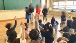 勢いよく手が上がります。